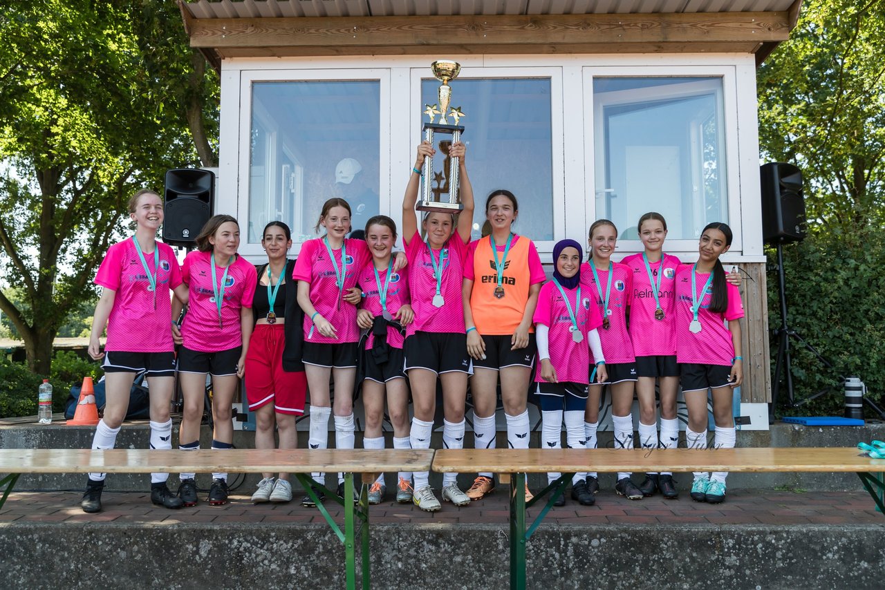 Bild 157 - Loewinnen Cup